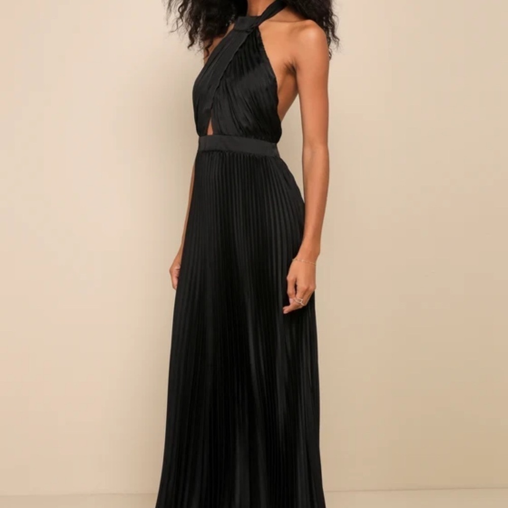 Lulus halter satin‎ pleated for and flare gown dress